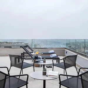 One One Two Hotel La Valette