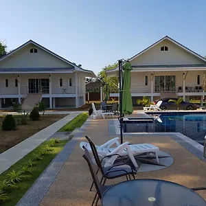 Poolside Ferienpark